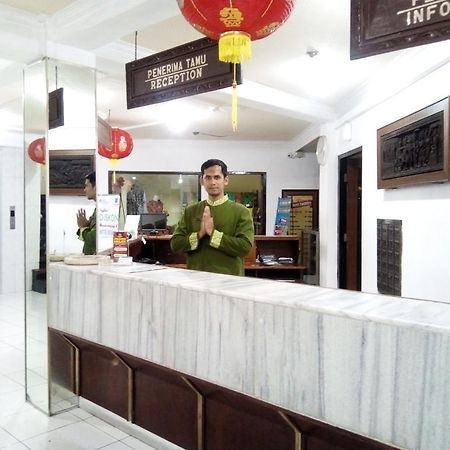 Hotel Merdeka Madiun Esterno foto