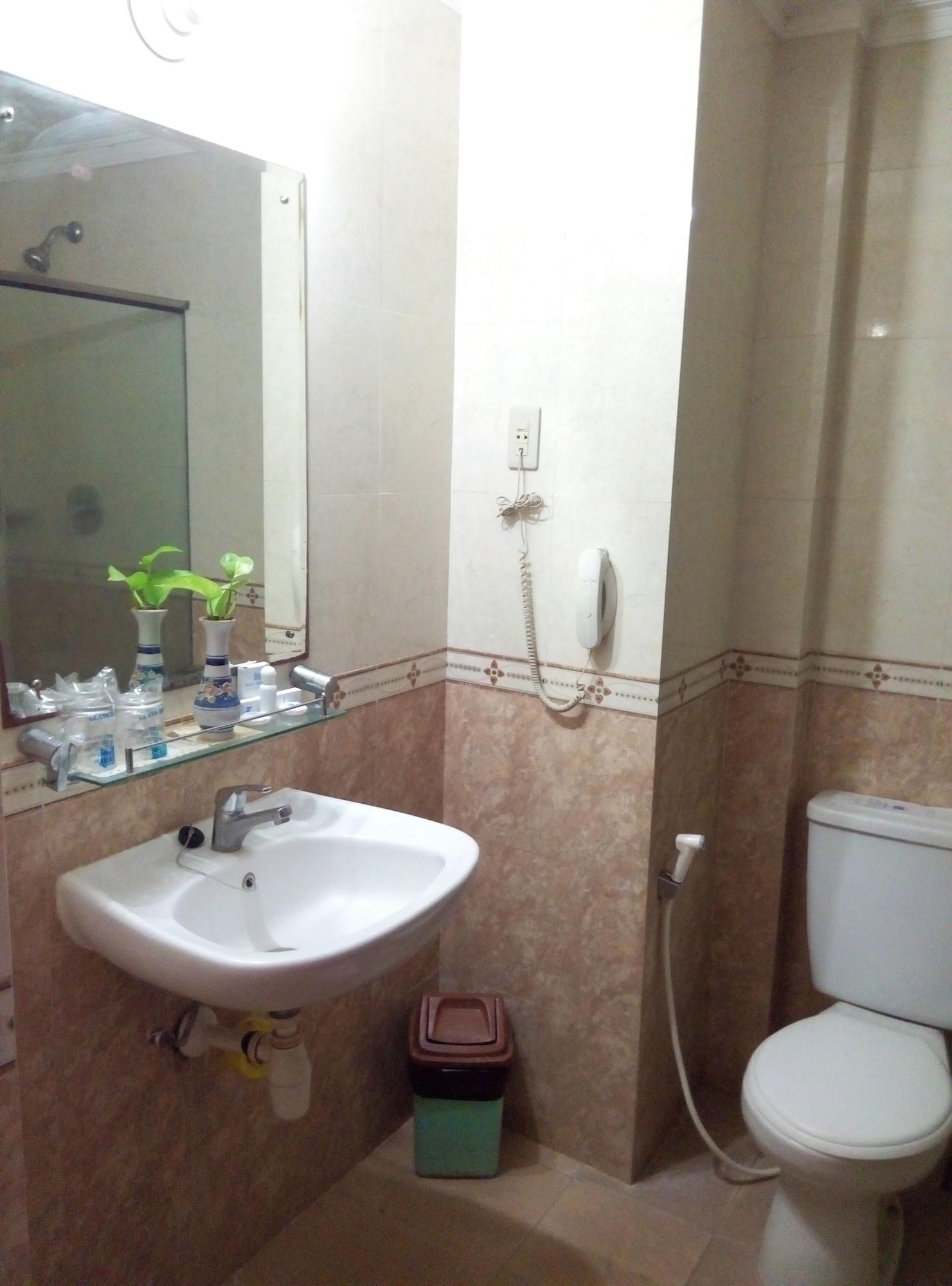 Hotel Merdeka Madiun Esterno foto