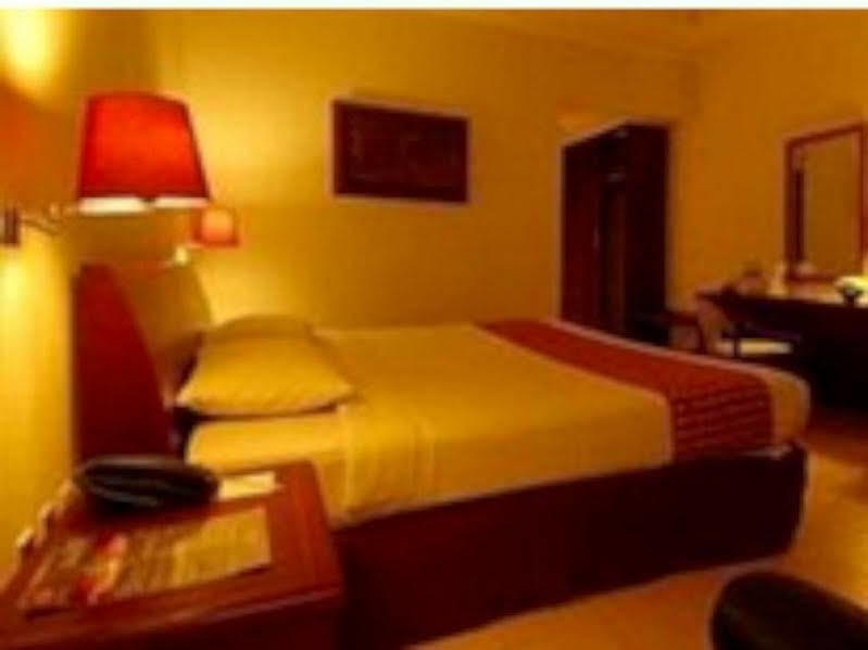 Hotel Merdeka Madiun Esterno foto