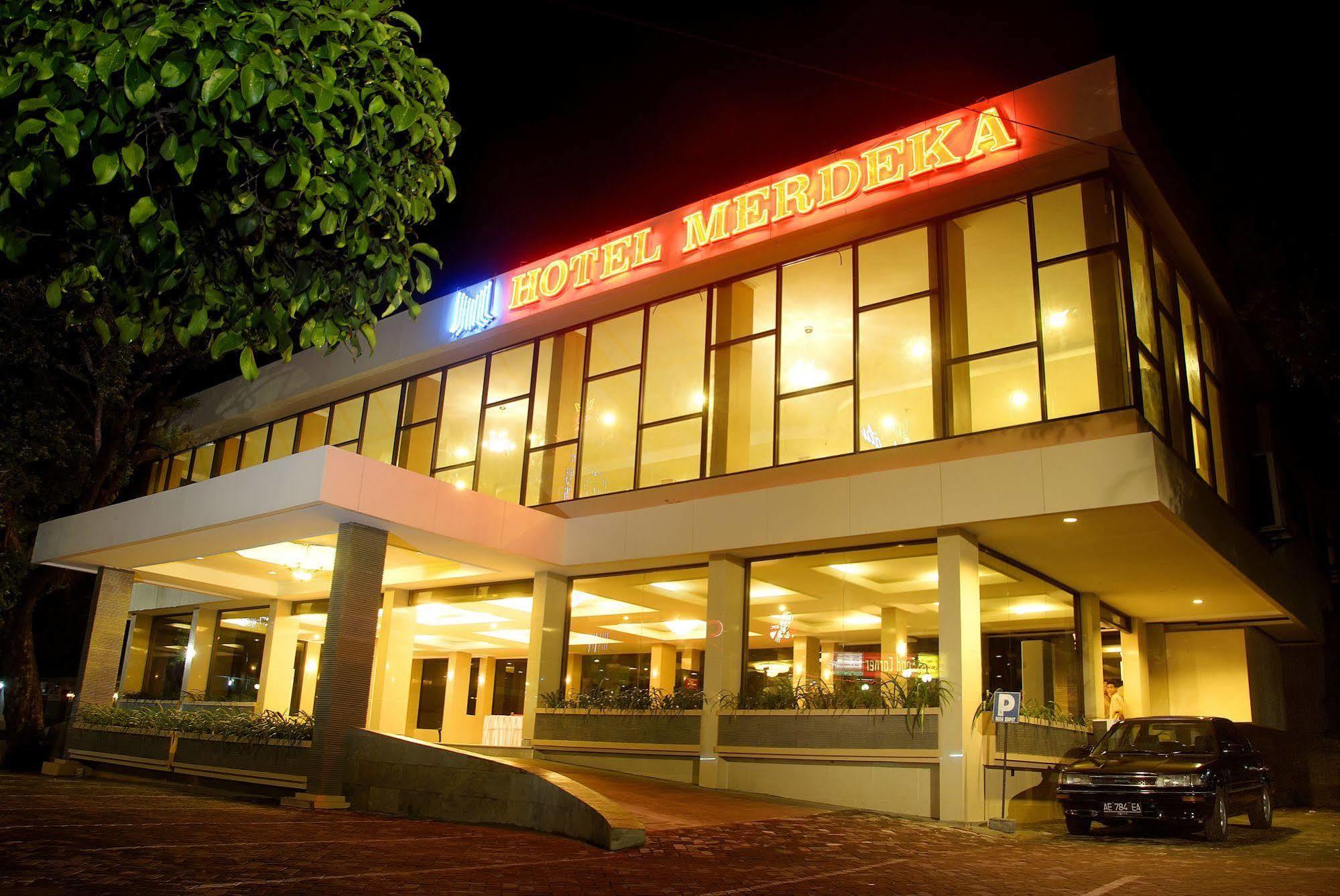 Hotel Merdeka Madiun Esterno foto